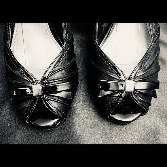 New Women’s WHITE HOUSE BLACK MARKET Platform Heels, Size 7 - Picture 3 of 7